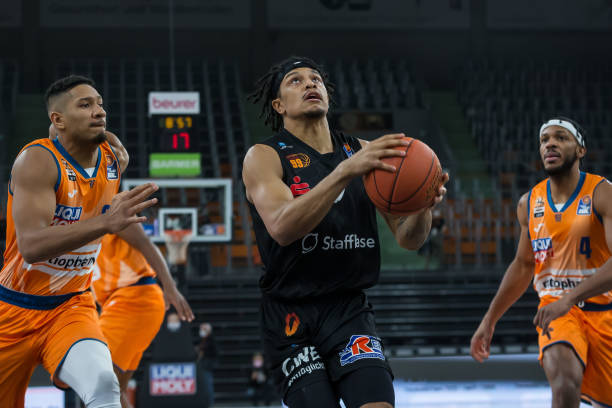 这背后到底 这背后到底