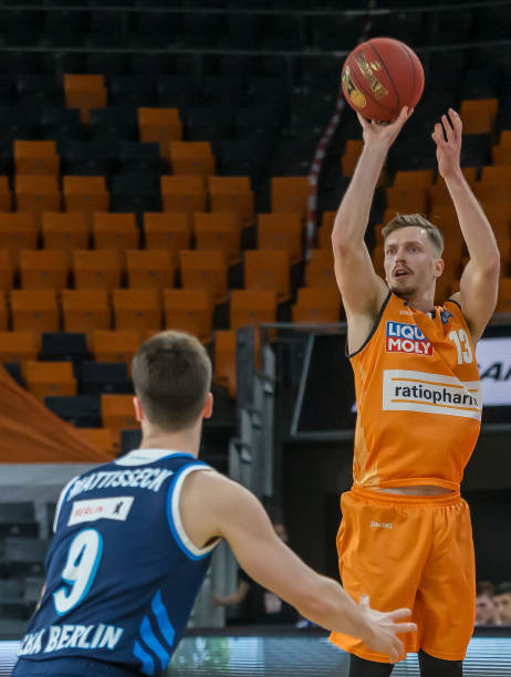 甚至更进一 甚至更进一